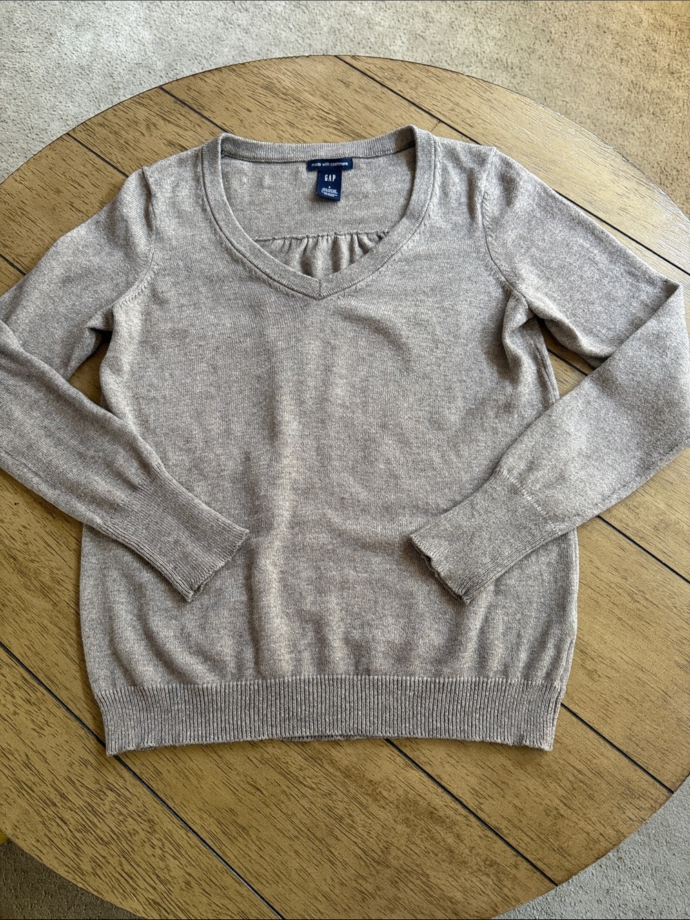 Cashmere blend GAP Women's V-Neck Sweater in Taupe Heather